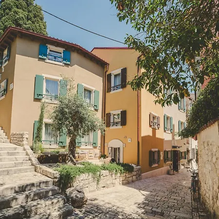 La 4*